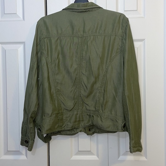 Tahari utility light weight olive jacket. Fits like a xl or 14w. - Picture 5 of 5